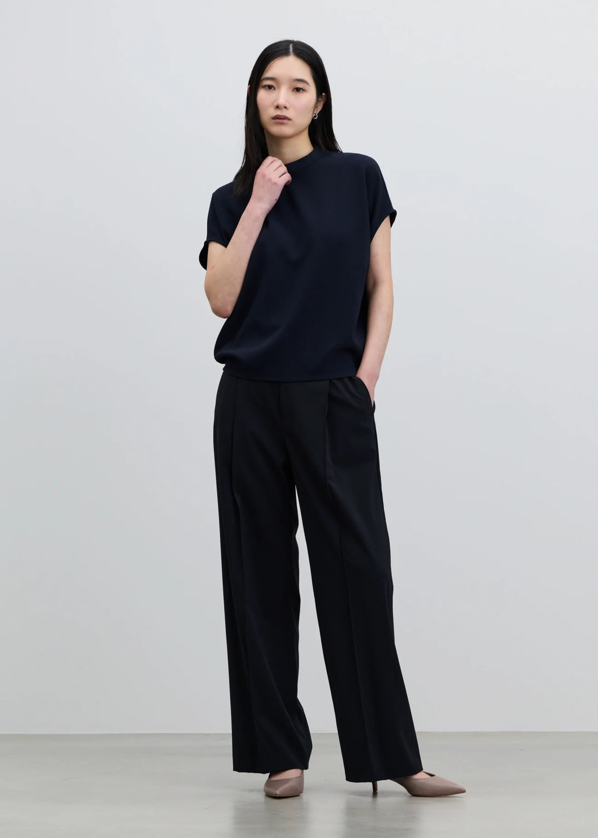 エアリーストレッチタックストレートパンツ - SOÉJU online store